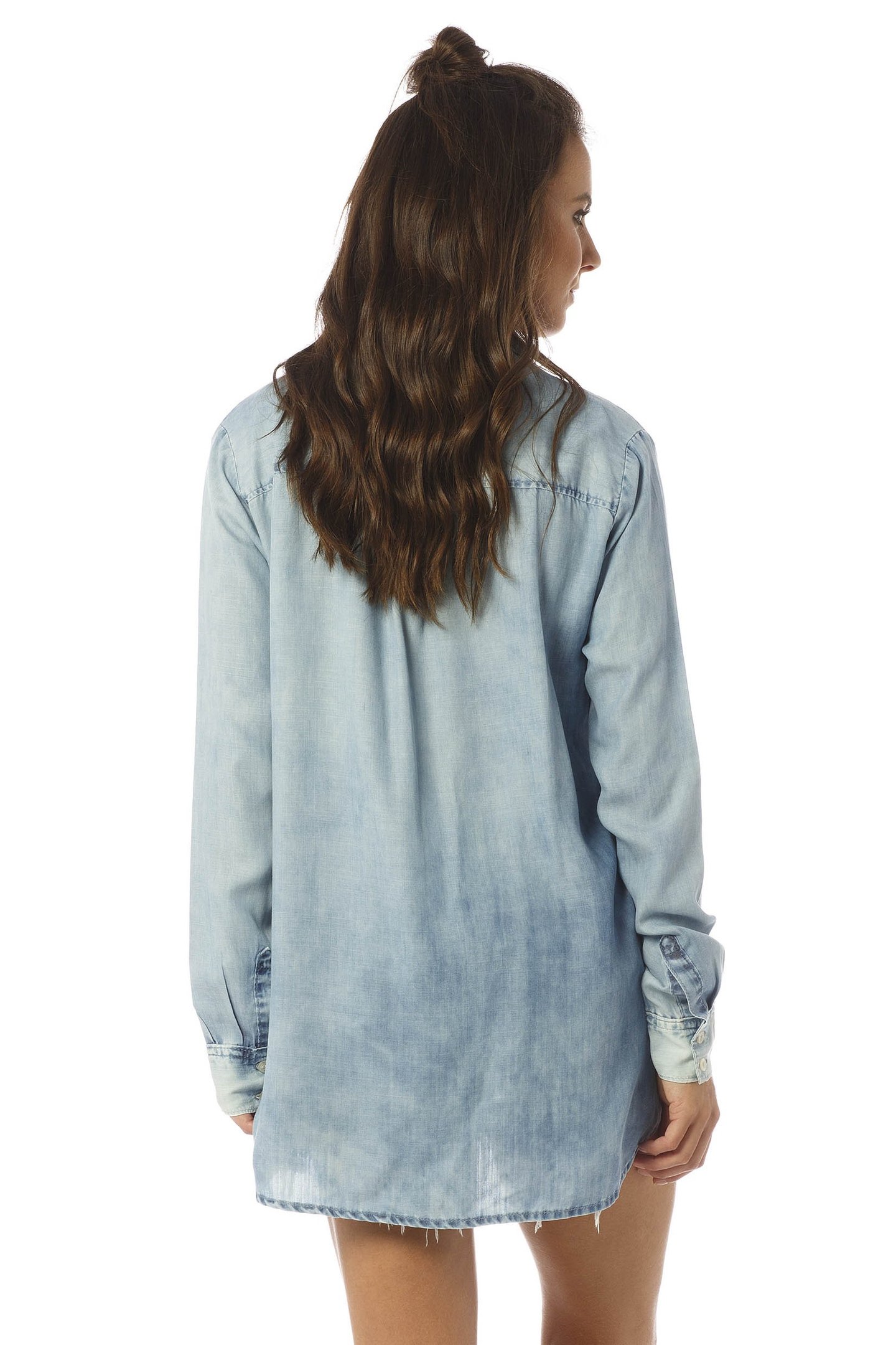 camisa feminina oversize com marcacao dz11100 costas proximo denim zero