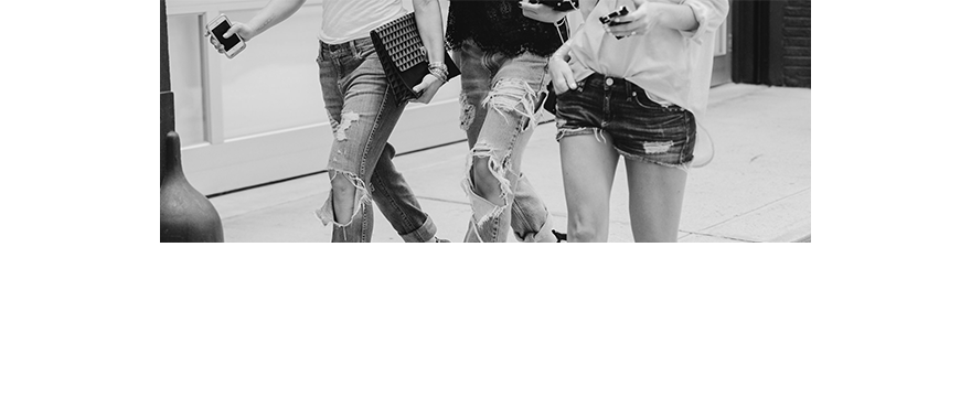 Jeans na Passarela – Lavagens, cores, modelagens, repaginações. Jeans na Passarela – Lavagens, cores, modelagens, repaginações.