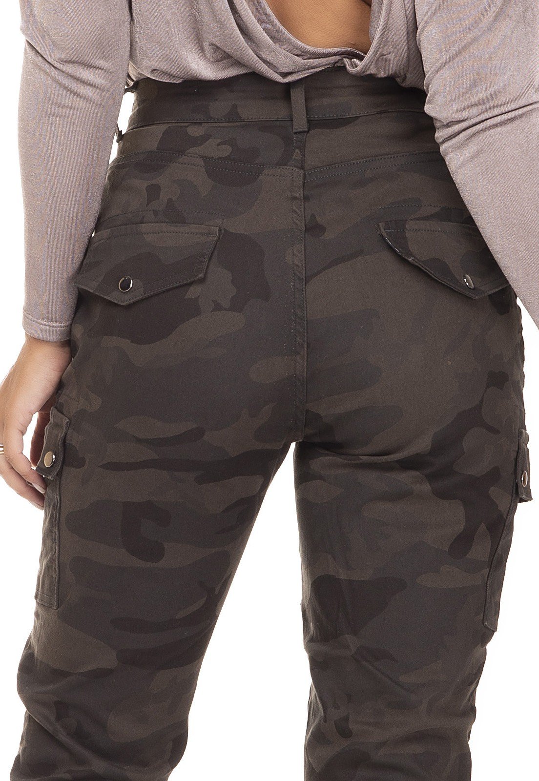 dz3281 calca jeans feminina mom fit camuflada denim zero costas detalhe