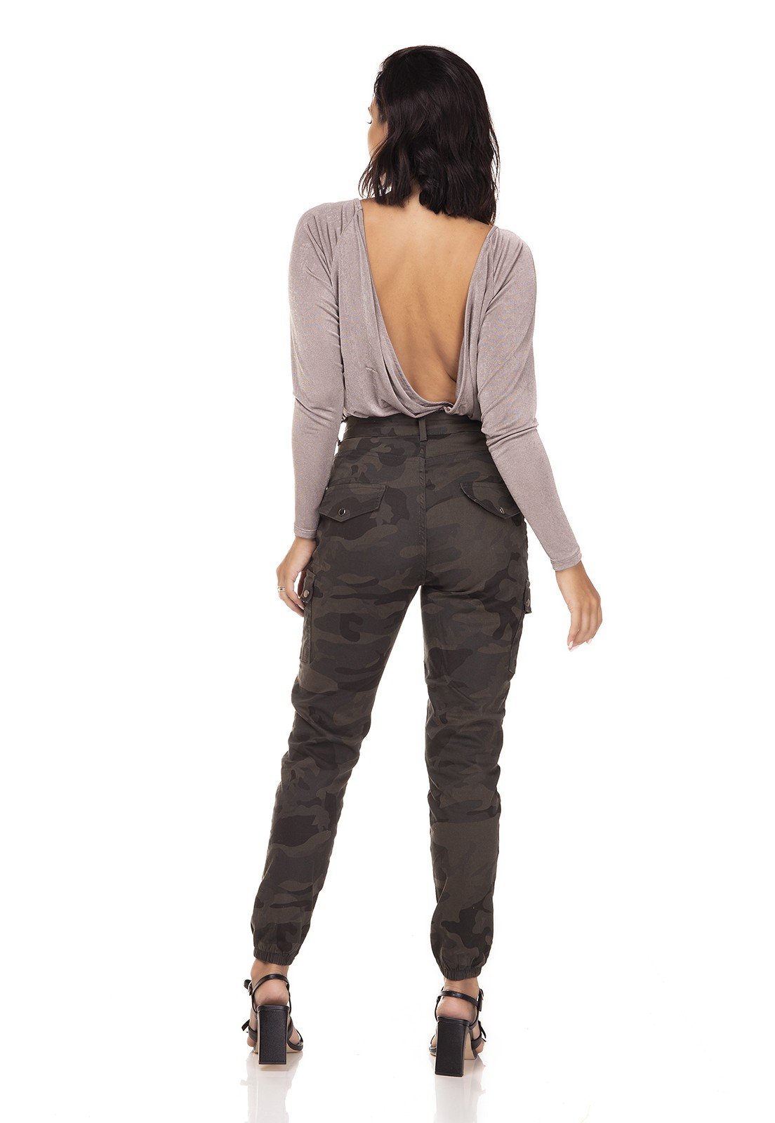 dz3281 calca jeans feminina mom fit camuflada denim zero costas