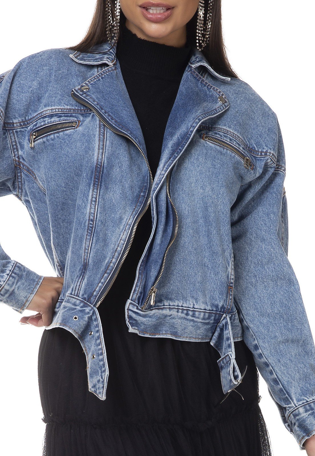 dz9108 jaqueta jeans feminina biker bolsos embutidos denim zero frente detalhe