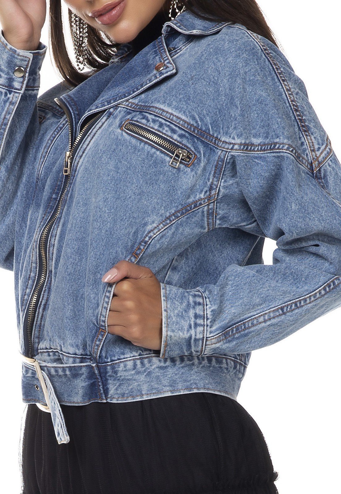 dz9108 jaqueta jeans feminina biker bolsos embutidos denim zero lado detalhe