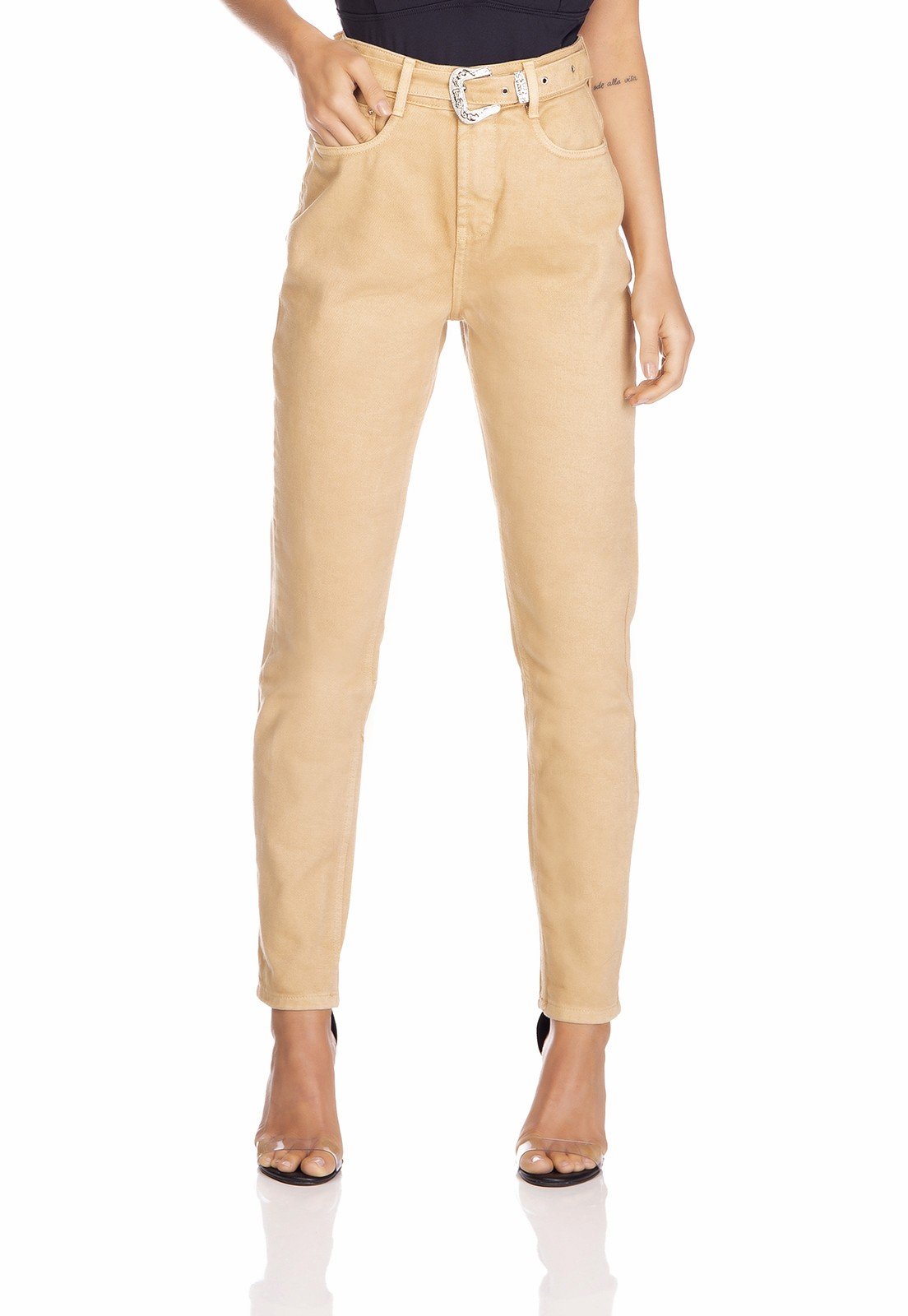 dz3280 calca jeans feminina mom com cinto denim zero frente prox