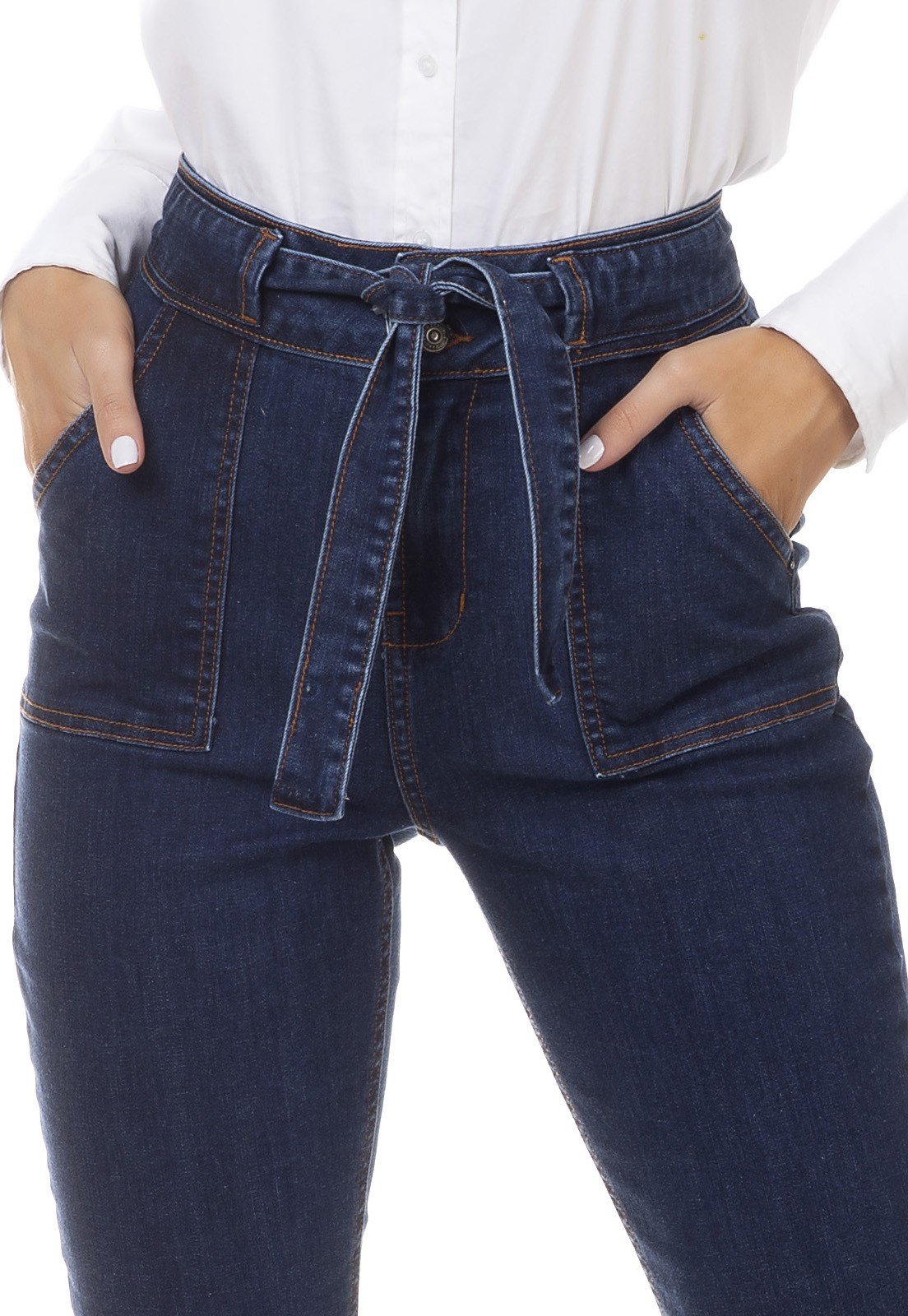 dz3326 calca jeans feminina mom fit com cinto denim zero frente detalhe