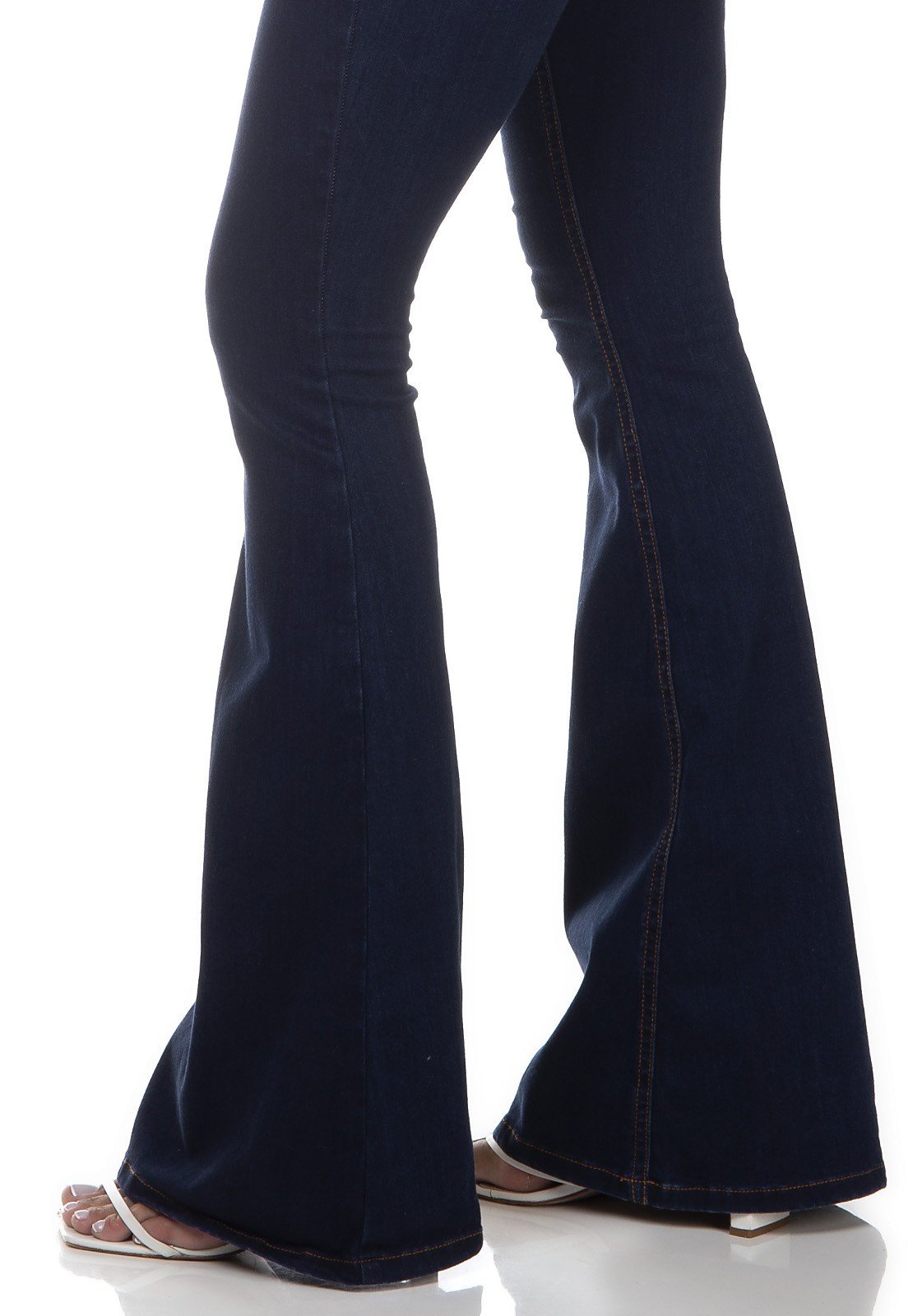 Calça Jeans Feminina Flare Média Bolso Embutido-DZ3322