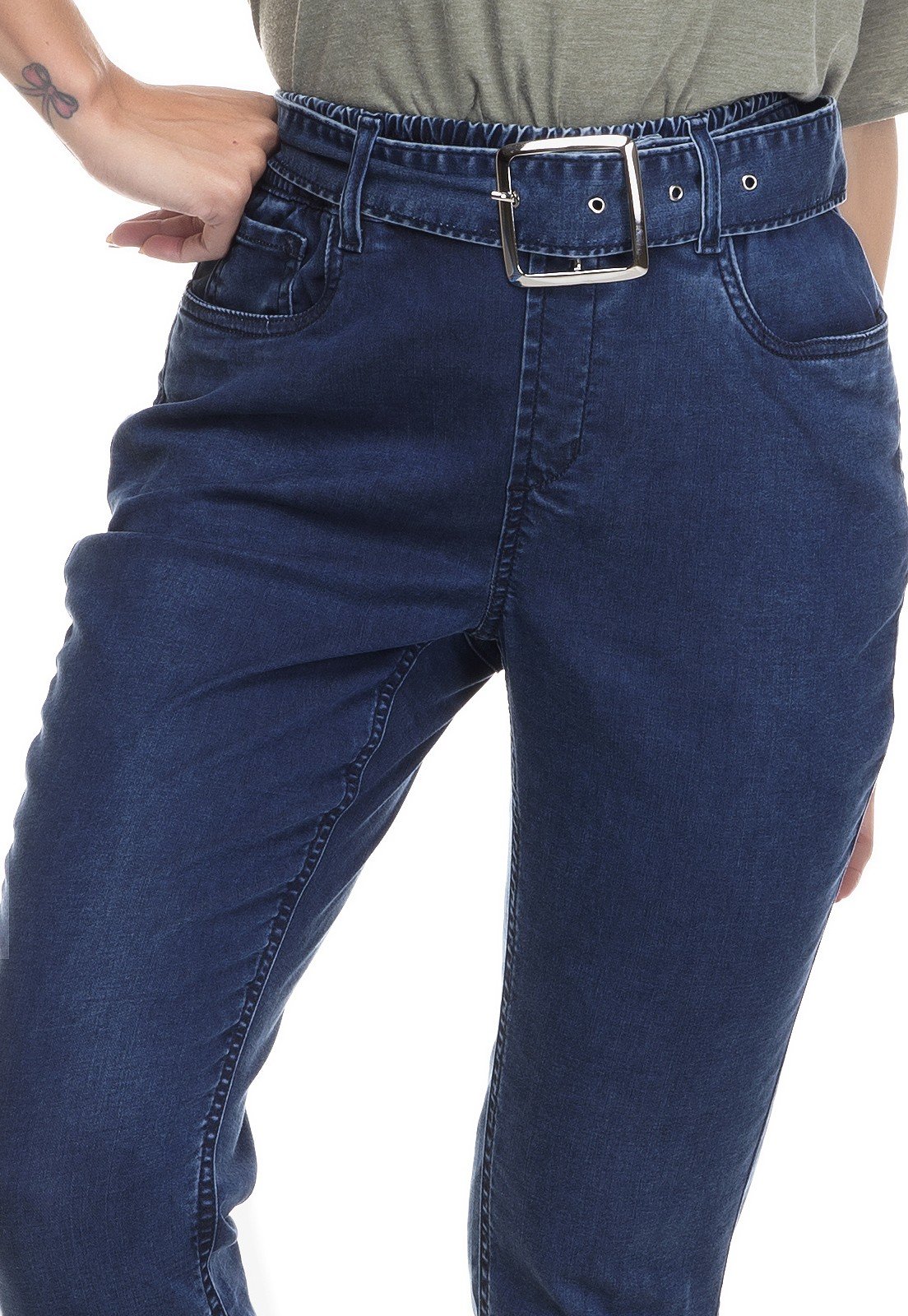 dz3353 calca jeans feminina jogger com cinto denim zero frente detalhe