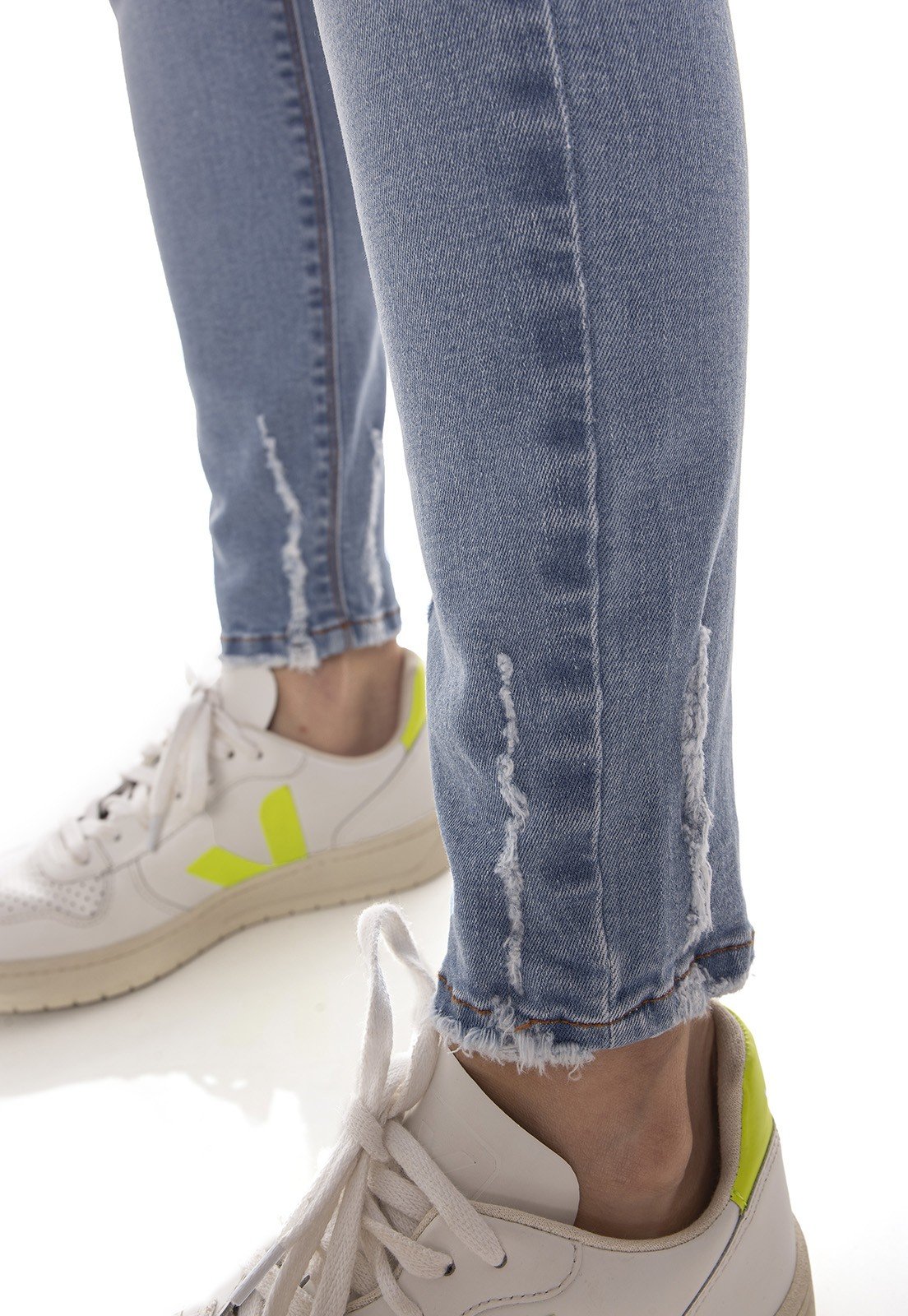 dz3564 calca jeans feminina skinny hot pants com puidos denim zero detalhe 03