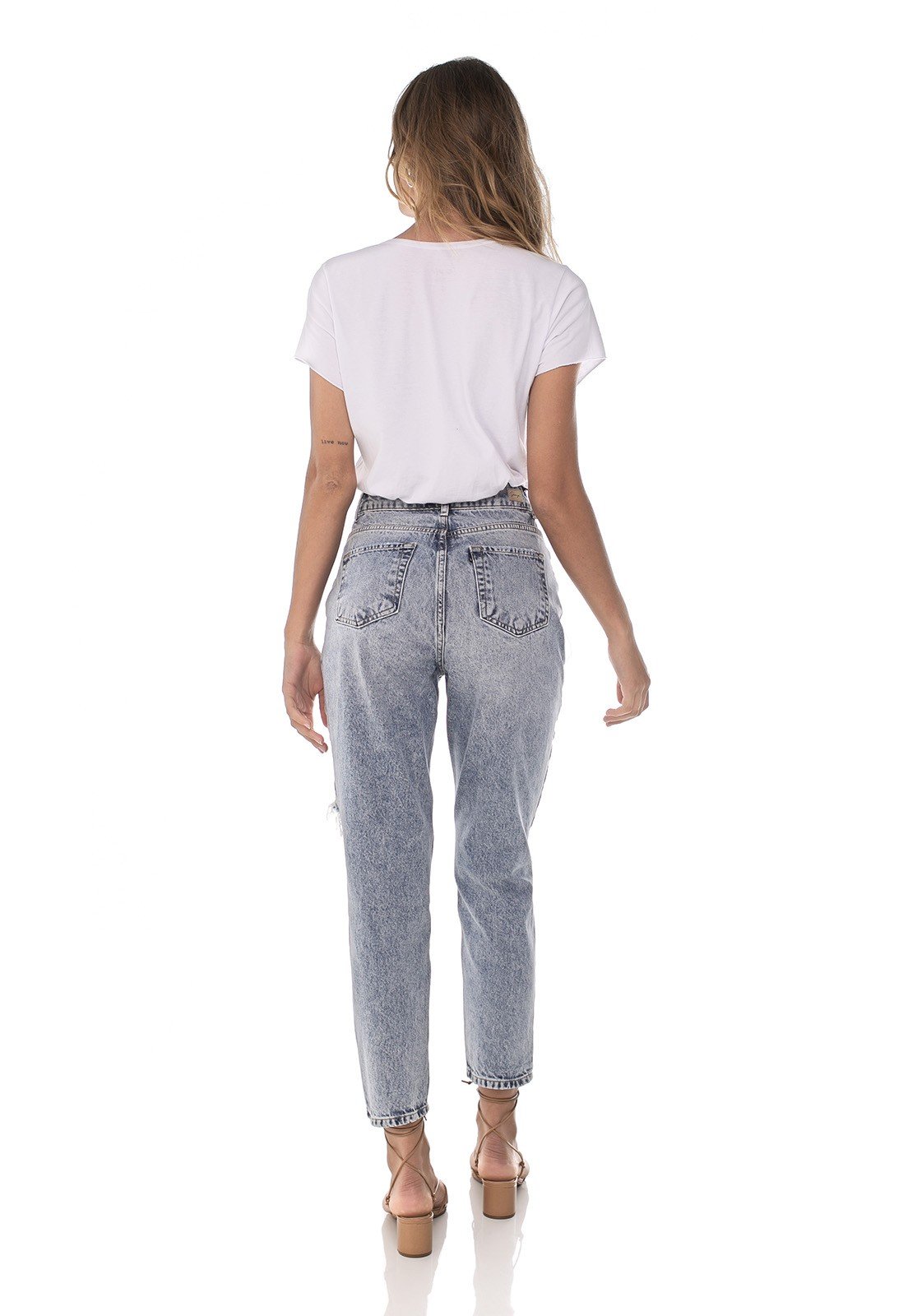 dz3640 alg calca jeans feminina mom cropped rasgo no joelho denim zero costas