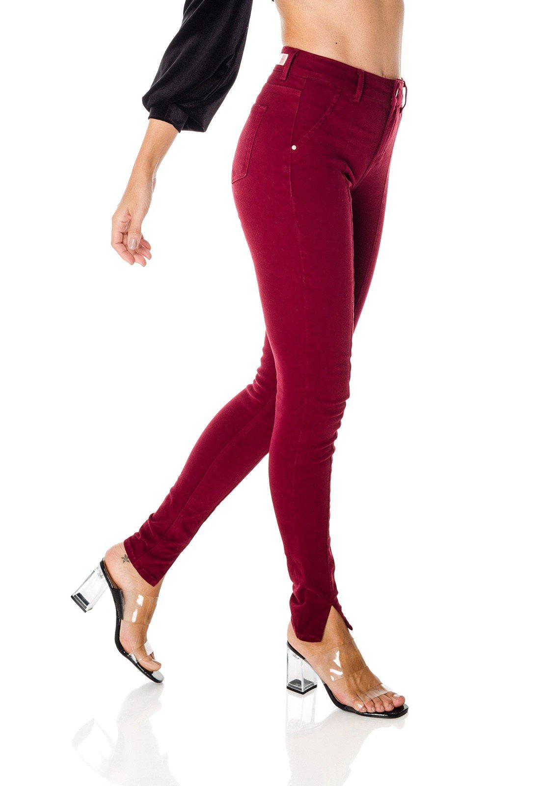 dz3662 re calca jeans feminina skinny media colorida com abertura na barra carmine denim zero lado prox