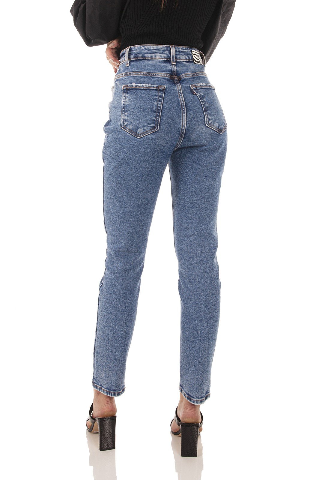 dz3738 com calca jeans feminina mom fit tradicional denim zero costas prox