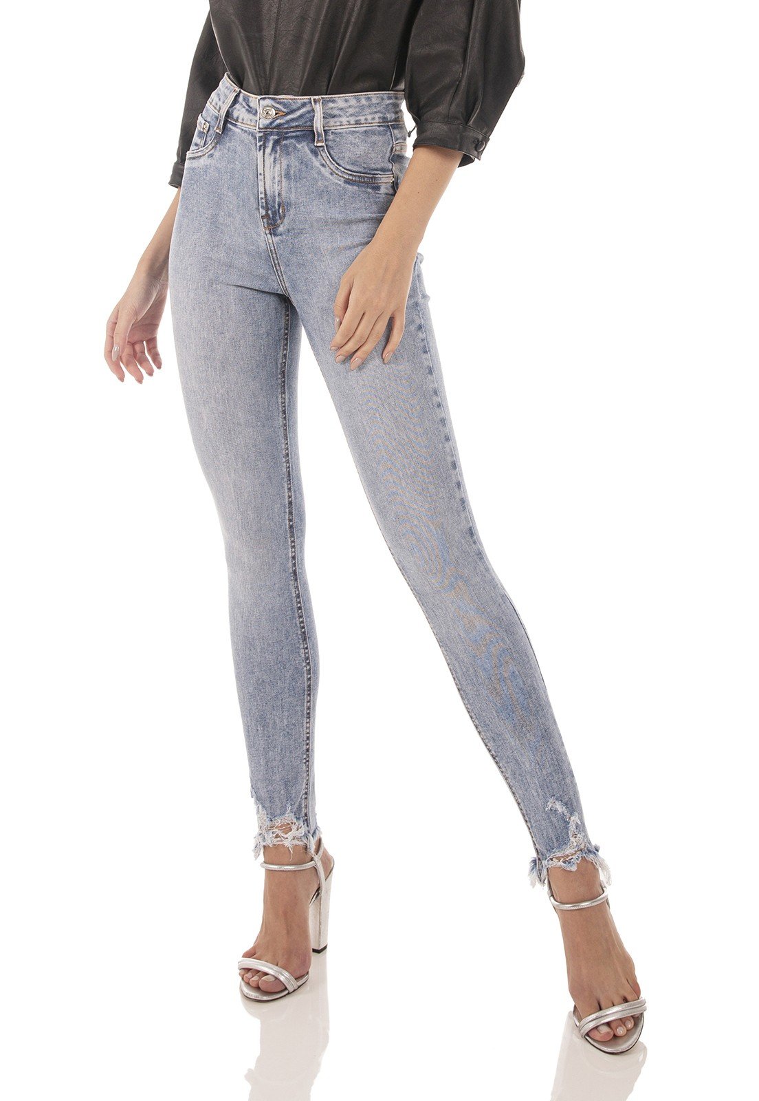dz3729 re calca jeans feminina skinny media cigarrete barra irregular denim zero frente prox