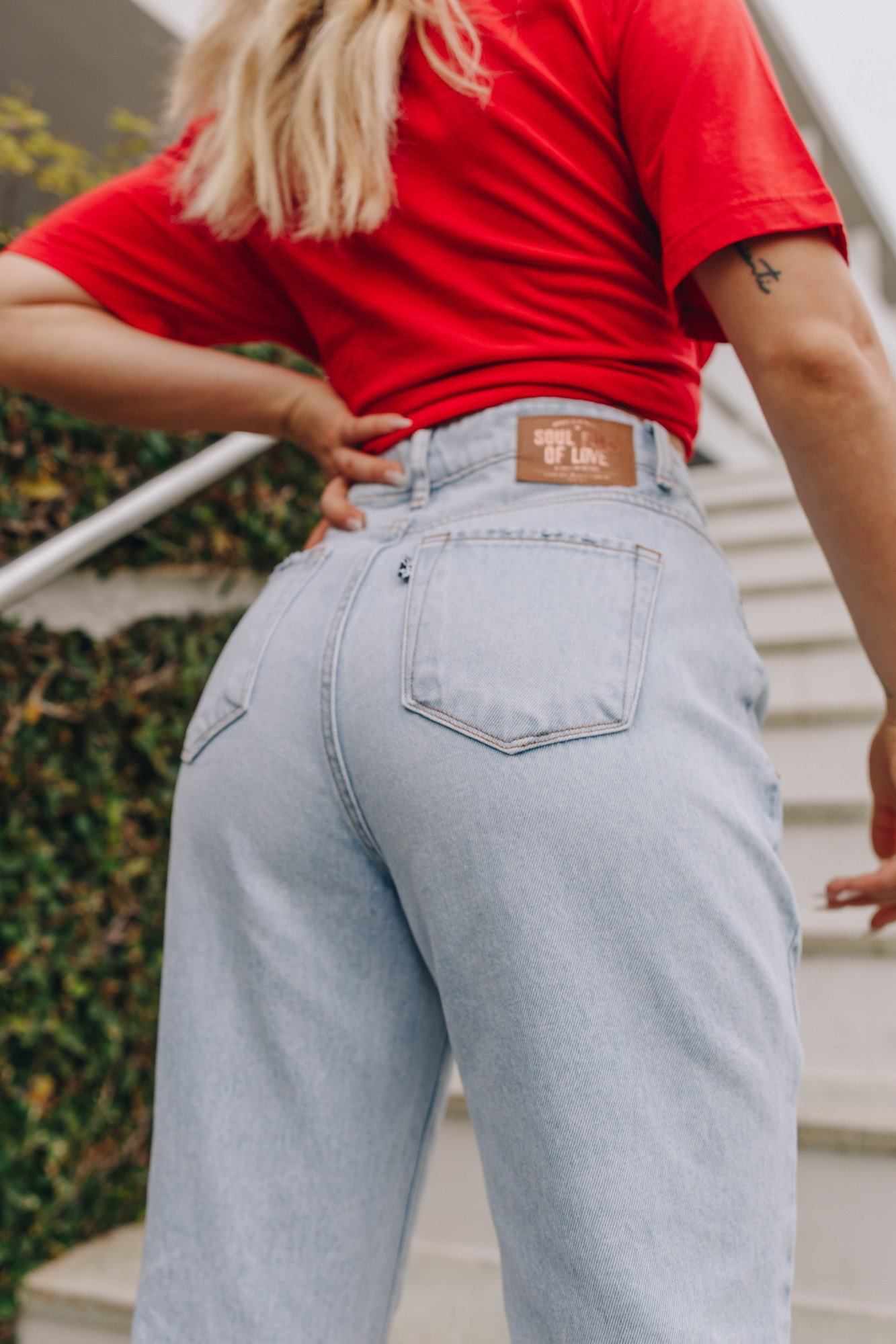 dz3841 alg calca jeans feminina mom rasgos joelho denim zero costas prox