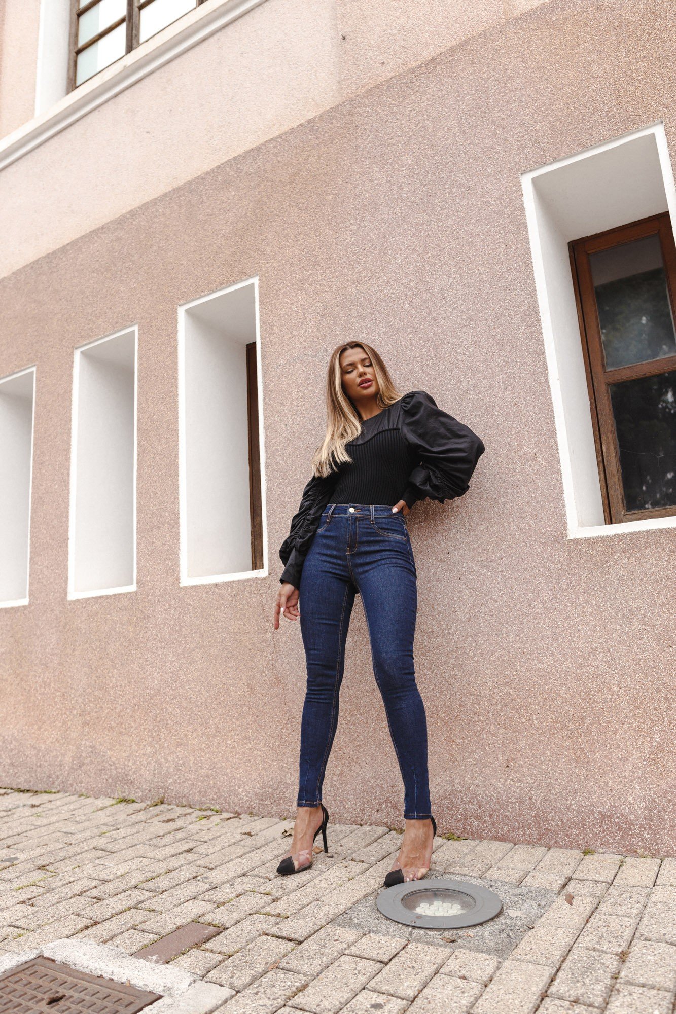 dz3767 com calca jeans feminina skinny media cigarrete detalhe barra denim zero frente