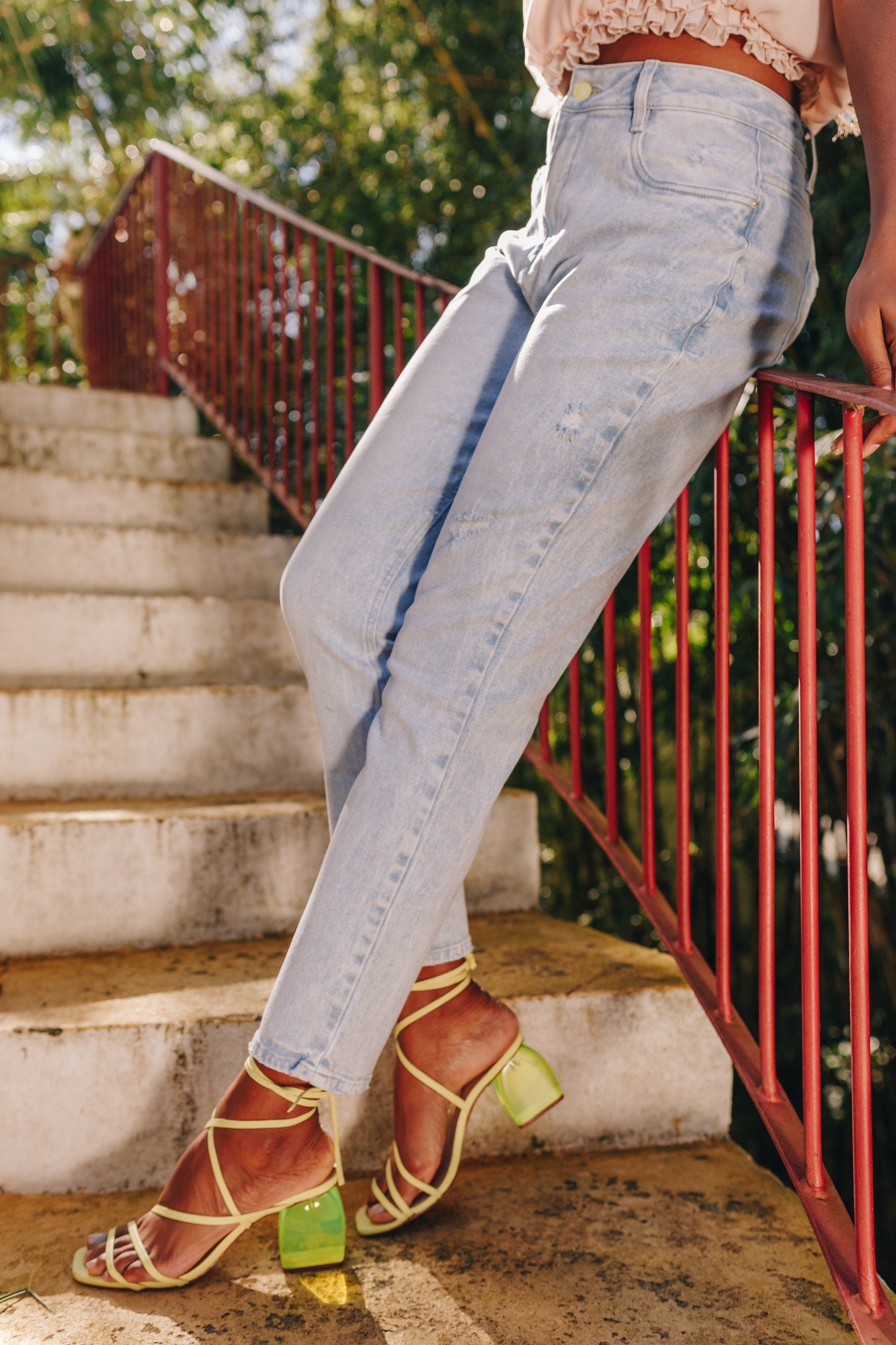 dz3840 com calca jeans feminina mom fit clarinha denim zero lado 02