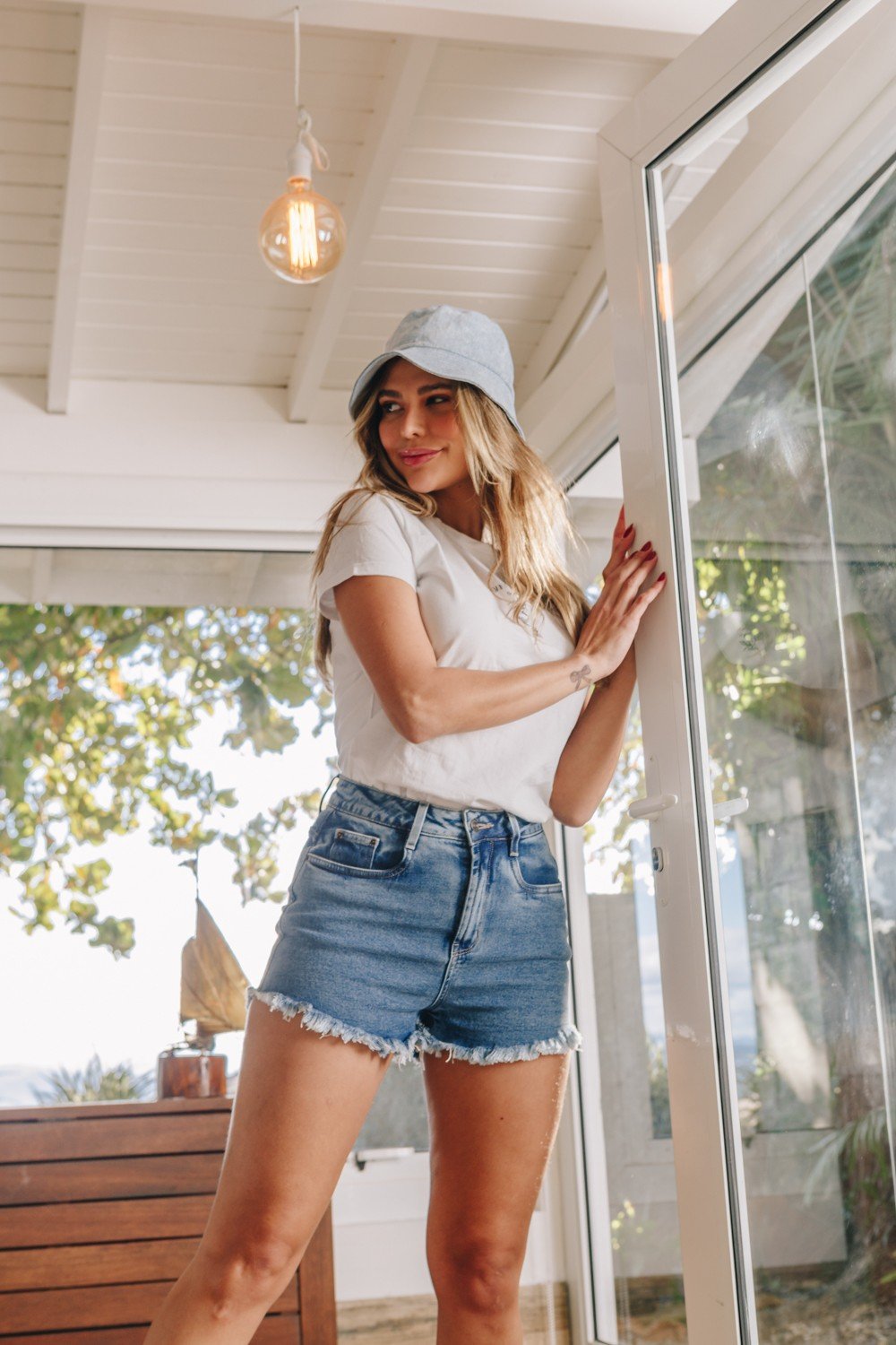 dz6498 com shorts jeans feminina setentinha fit com barra desfiada denim zero frente prox