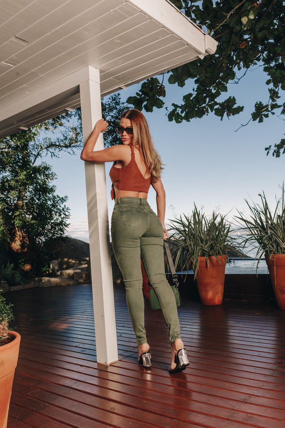 dz3626 re calca jeans feminina skinny media colorida verde militar denim zero costas