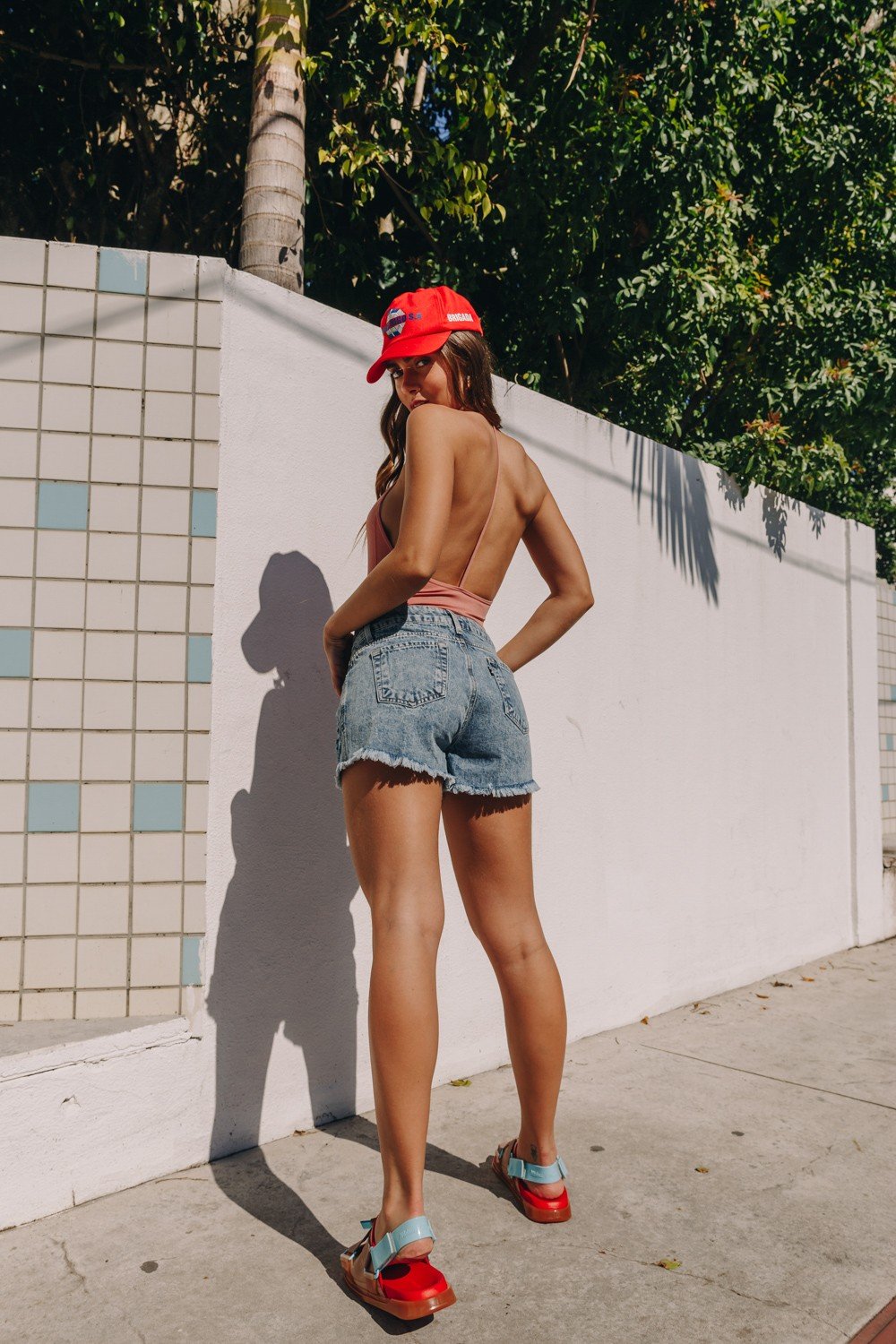 dz6528 alg shorts jeans feminino young com puidos denim zero costas crop