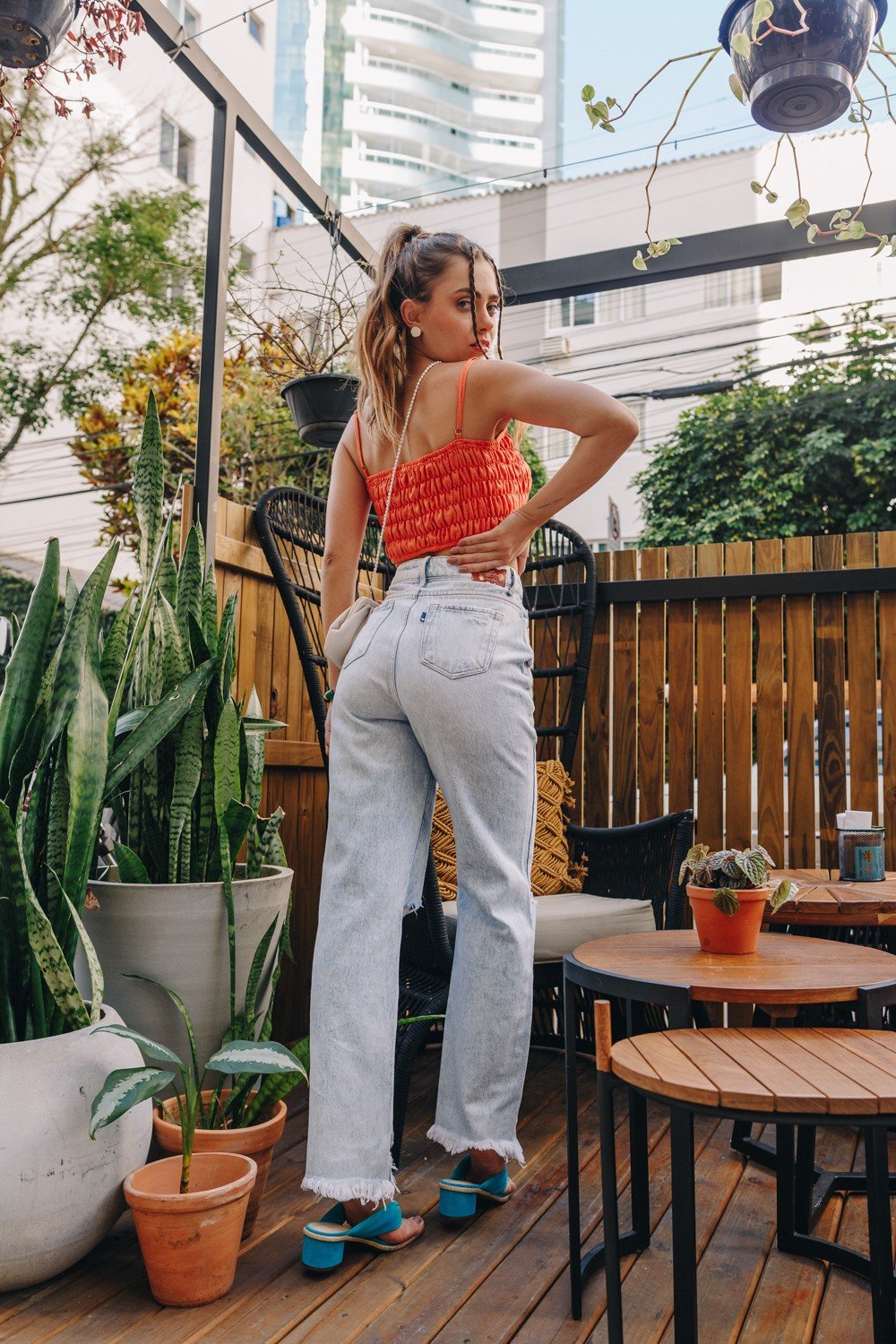 dz3909 alg calca jeans feminina dad pants com rasgos denim zero costas crop