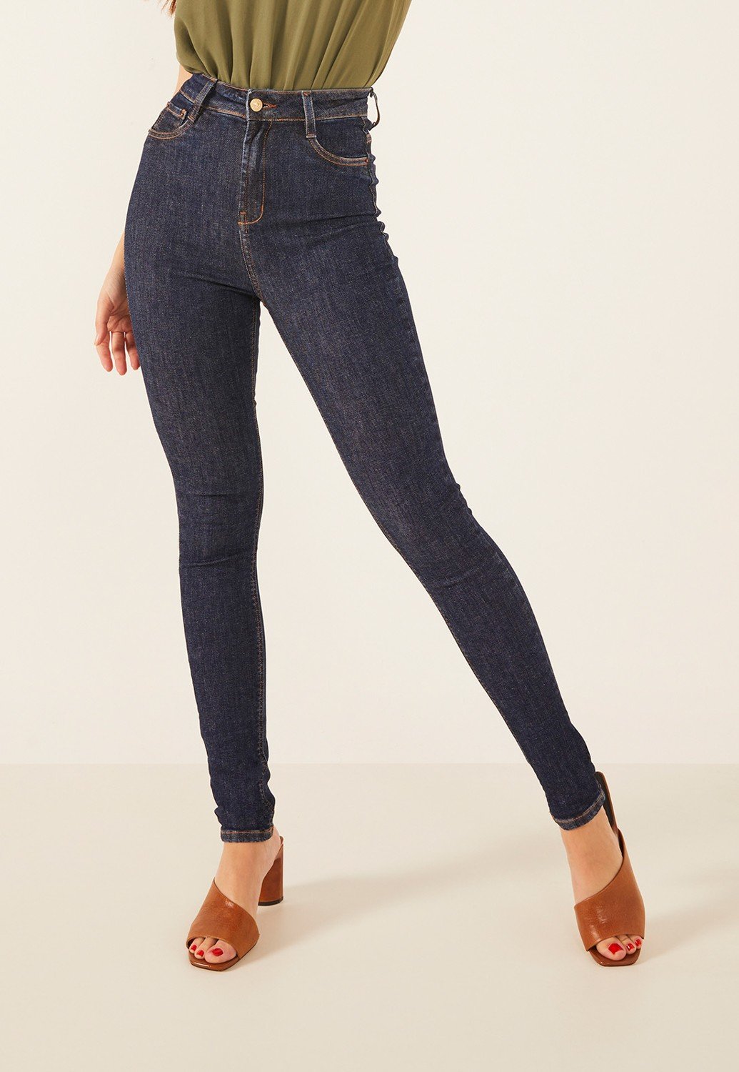 dz3887 com calca jeans feminina skinny hot pants cigarrete escura denim zero frente prox crop