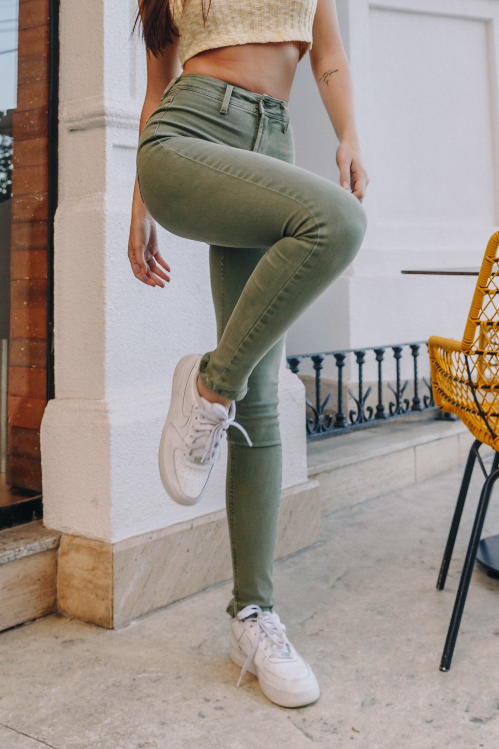 dz3891 re calca jeans feminina skinny media sem bolso frontal colorida verde militar denim zero lado crop crop