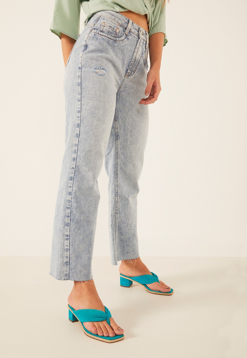 dz3900 alg calca jeans feminina wide leg max com barra corte a fio denim zero detalhe crop