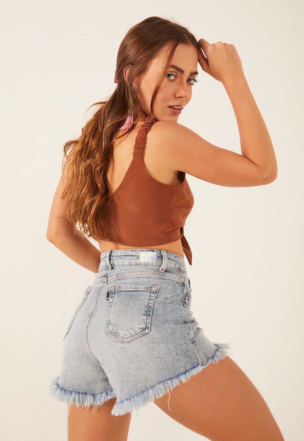 dz6504 com shorts jeans feminino setentinha fit com barra desfiada denim zero costas crop