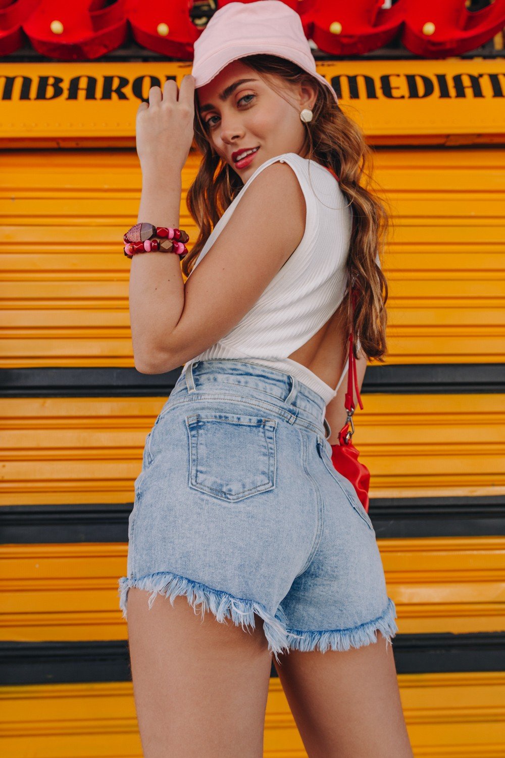 dz6504 com shorts jeans feminino setentinha fit com barra desfiada denim zero costas prox crop