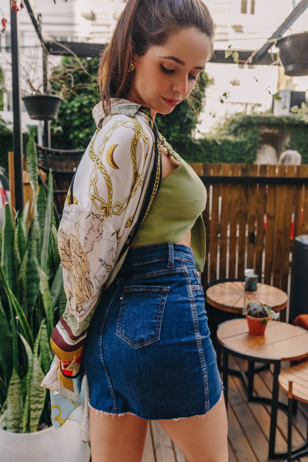 dz7216 com saia jeans feminina tubinho com abertura frontal denim zero costas prox crop