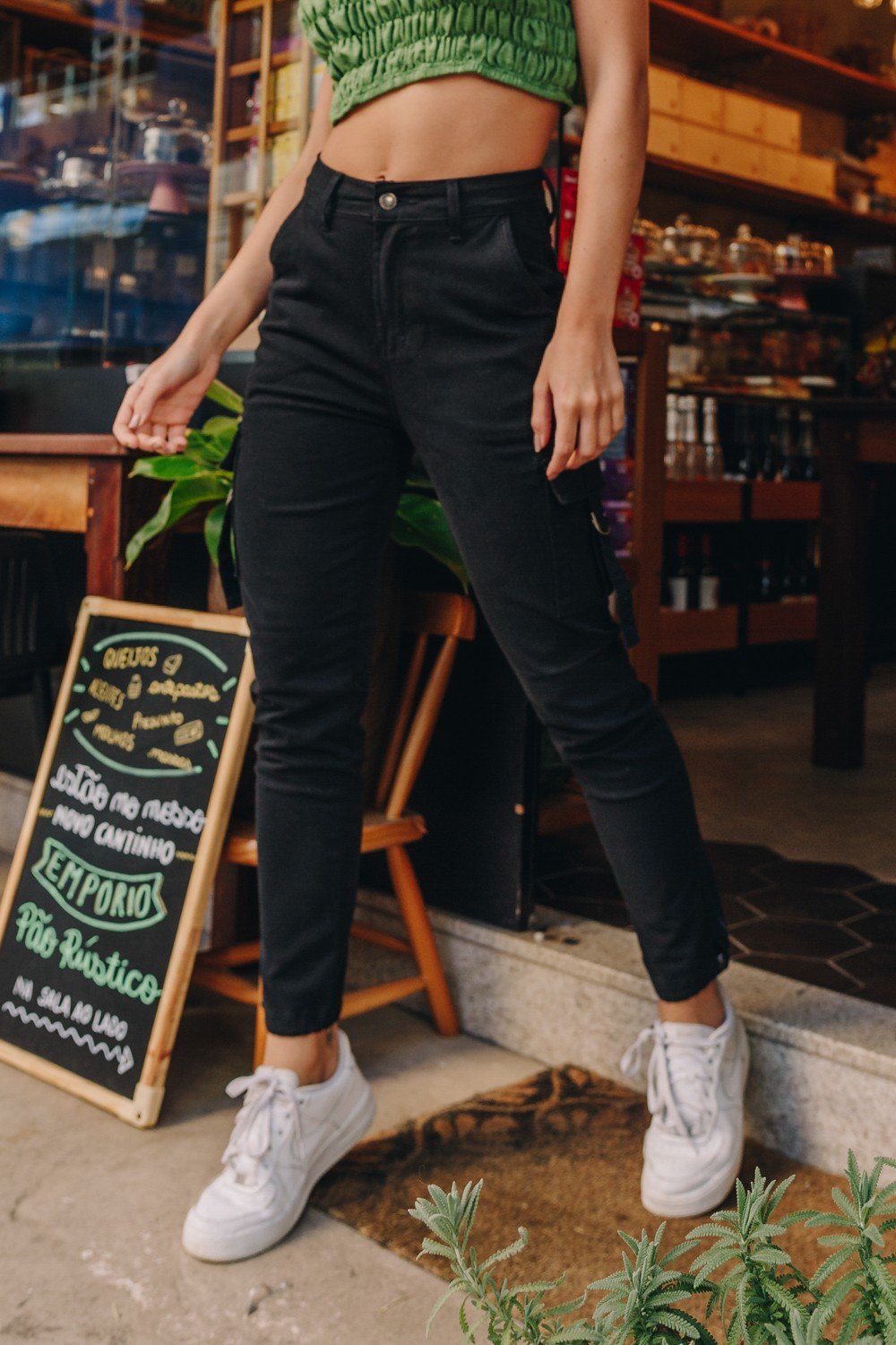 dz3905 com calca jeans feminina mom fit com bolso lateral denim zero frente crop crop