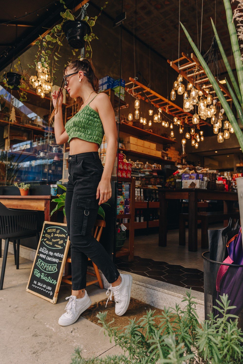 dz3905 com calca jeans feminina mom fit com bolso lateral denim zero lado crop