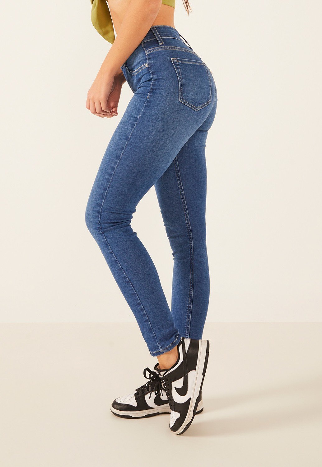 dz3893 re calca jeans feminina skinny media cigarrete tradicional denim zero lado prox crop