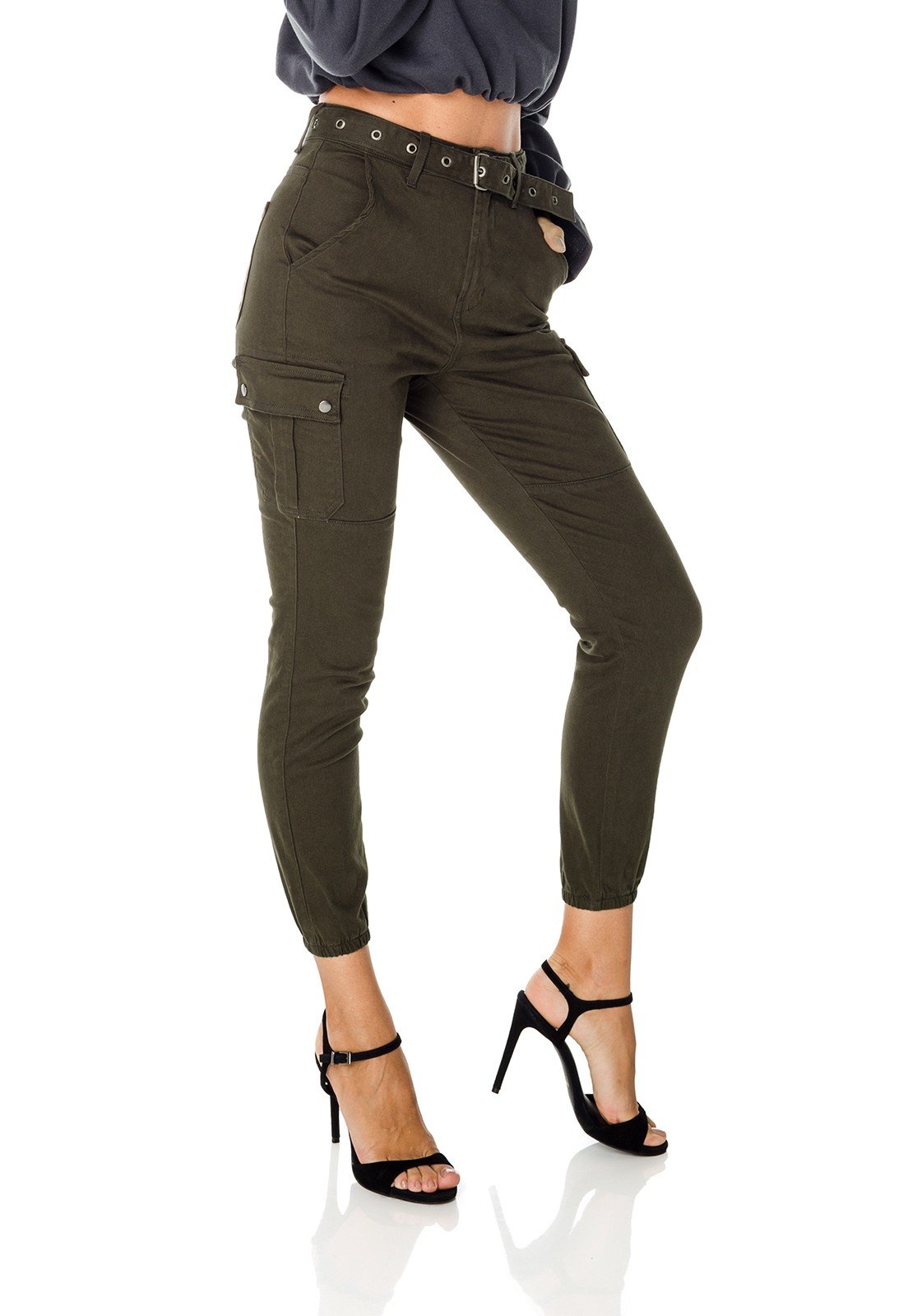 dz3688 com calca jeans feminina mom fit colorida com cinto verde militar denim zero lado prox