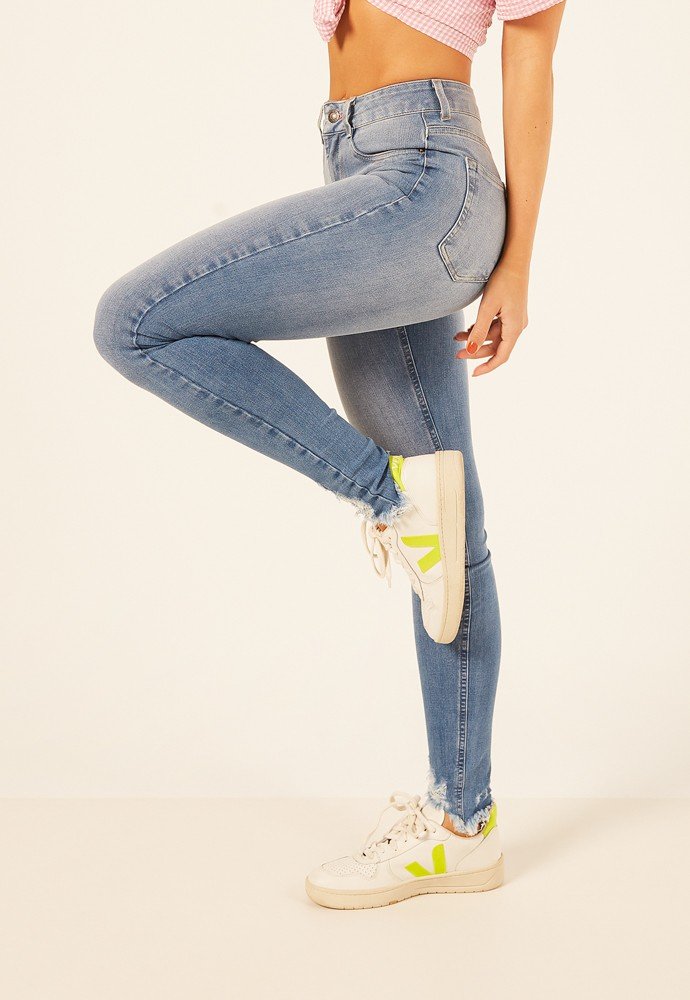 dz3918 ts calca jeans feminina skinny media com barra irregular denim zero lado prox