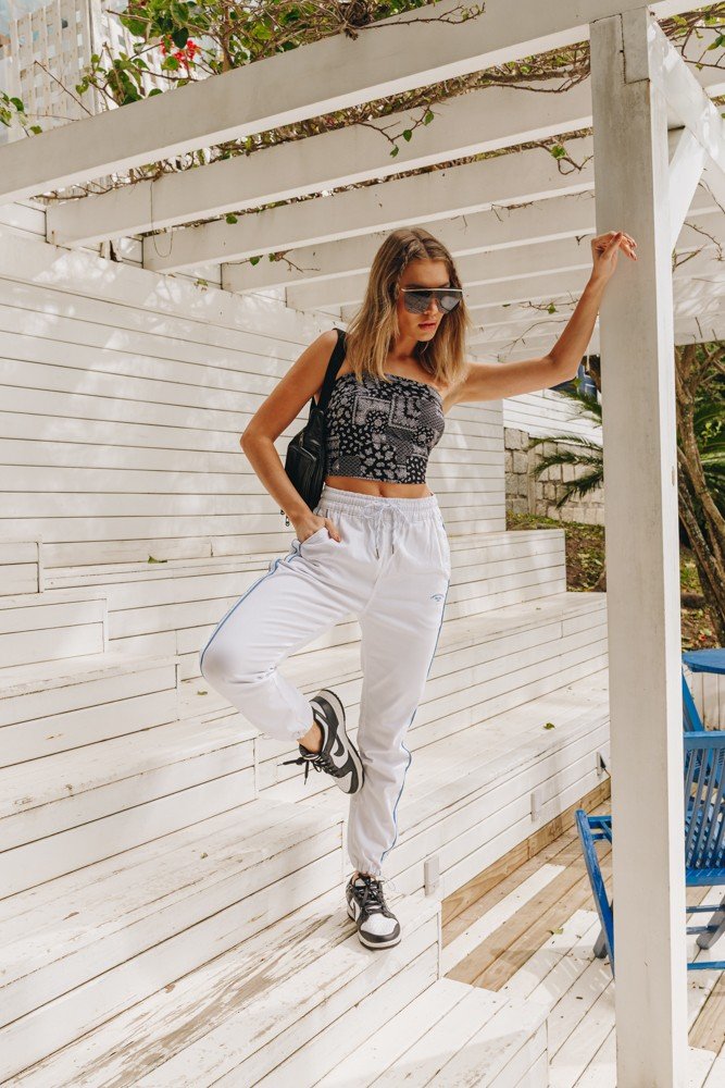 dz3929 com calca jeans feminina jogger com barra ajustavel denim zero frente 02