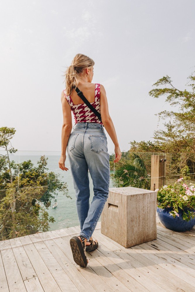 dz3925 com calca jeans feminina mom fit com puidos denim zero costas