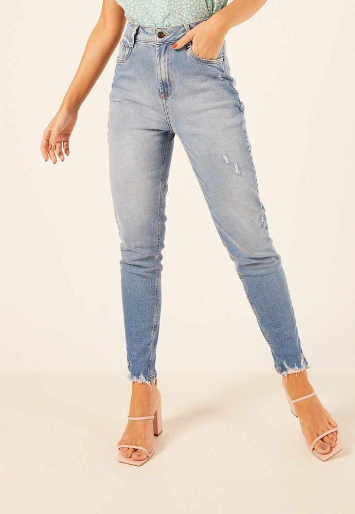 dz3925 com calca jeans feminina mom fit com puidos denim zero frente prox