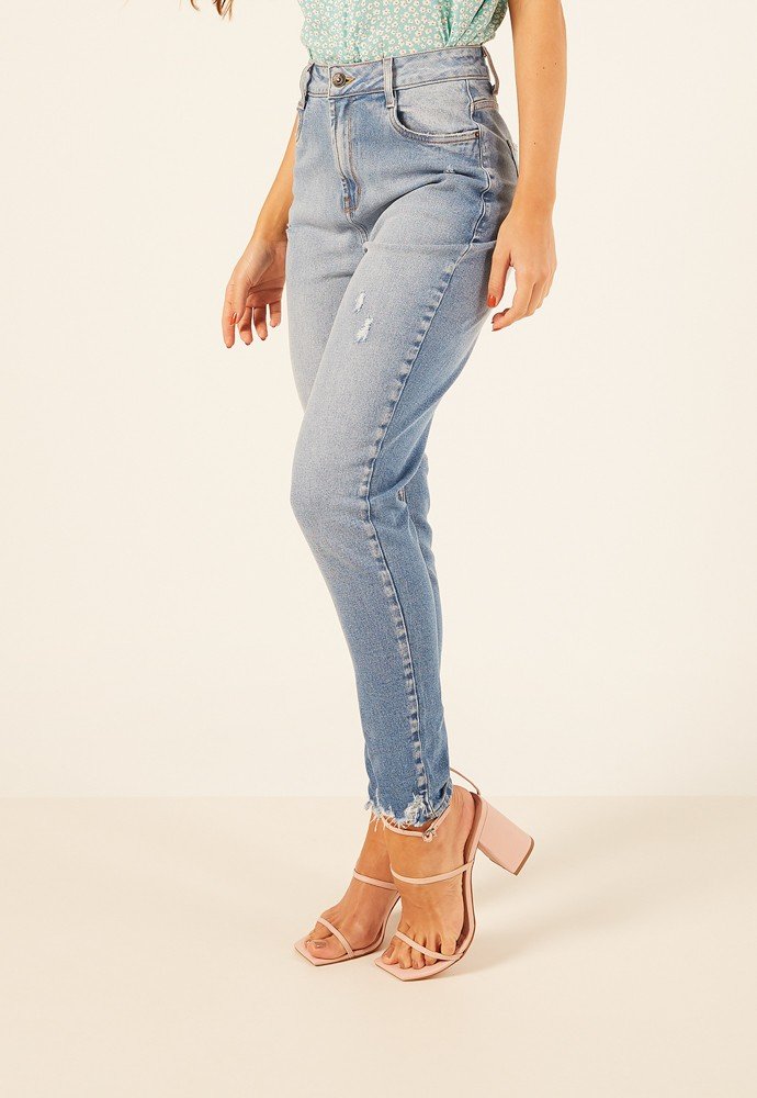 dz3925 com calca jeans feminina mom fit com puidos denim zero lado prox