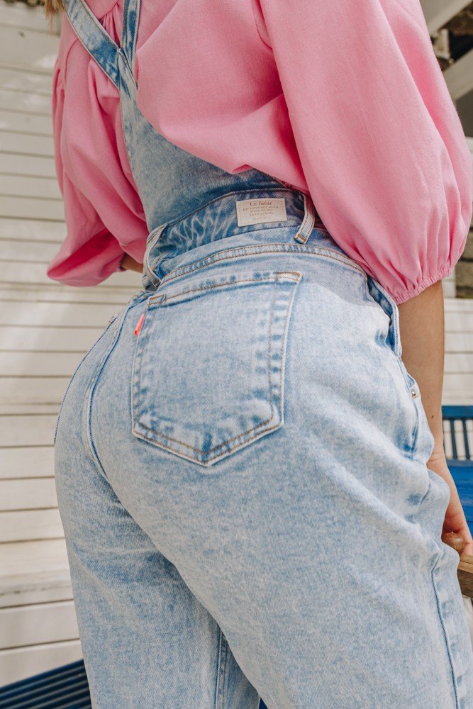 dz8052 com jardineira jeans feminina mom fit denim zero detalhe