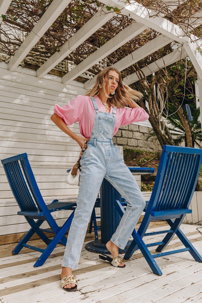 dz8052 com jardineira jeans feminina mom fit denim zero frente