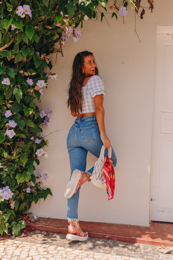 dz3947 com calca jeans feminina mom fit com barra irregular denim zero costas