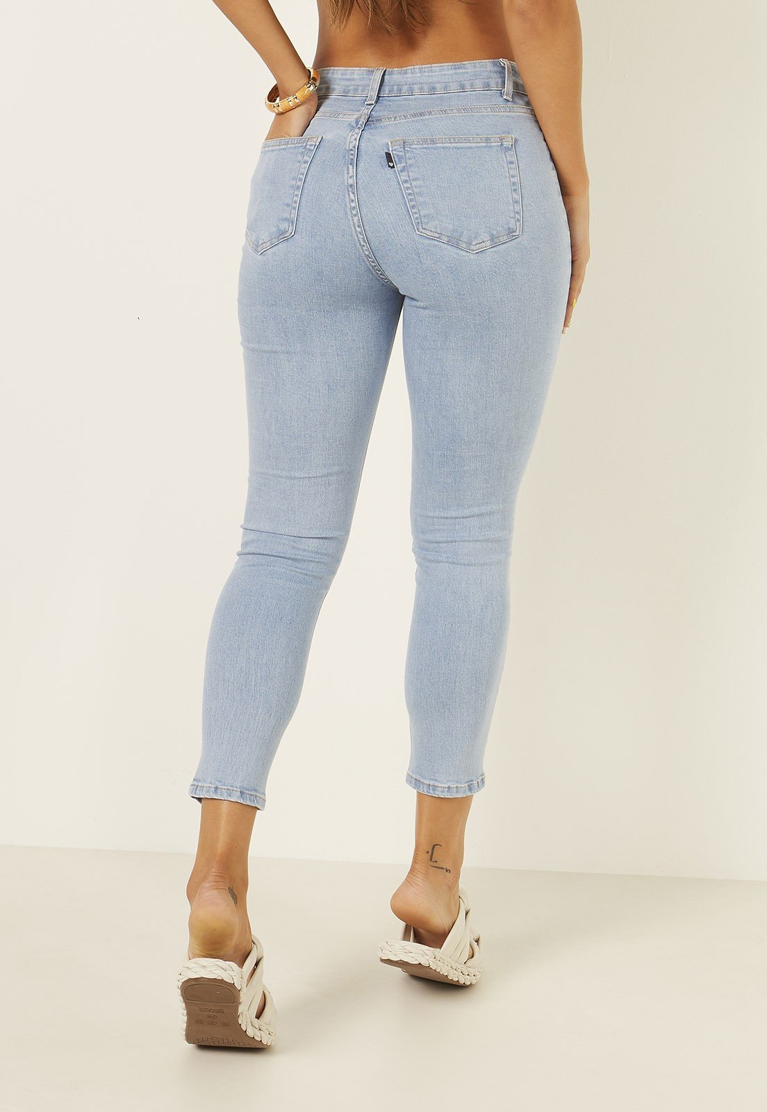 dz3954 com calca jeans feminina skinny media cropped denim zero costas prox