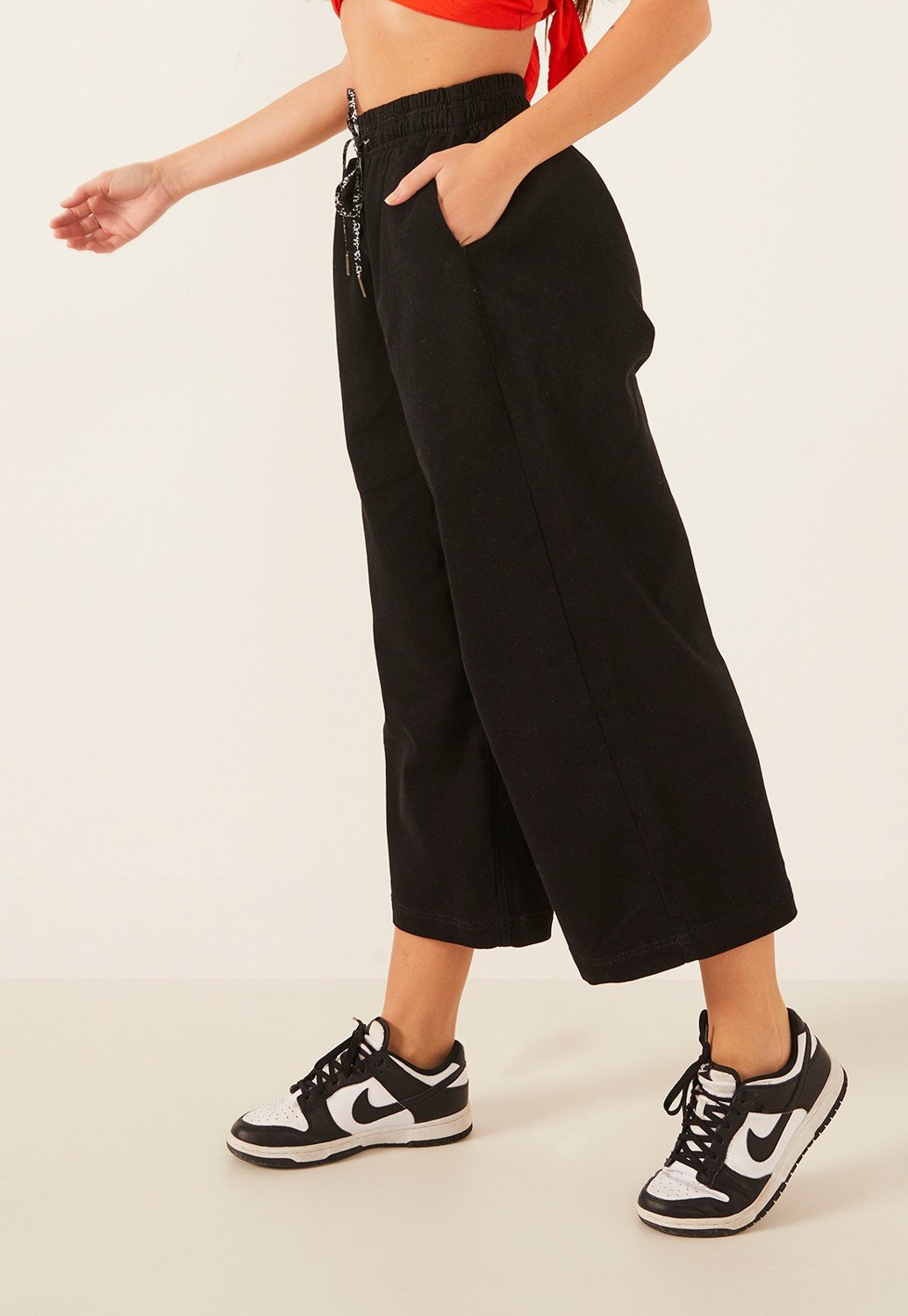 dz3911 com calca jeans feminina pantacourt fit com cordao denim zero lado prox crop