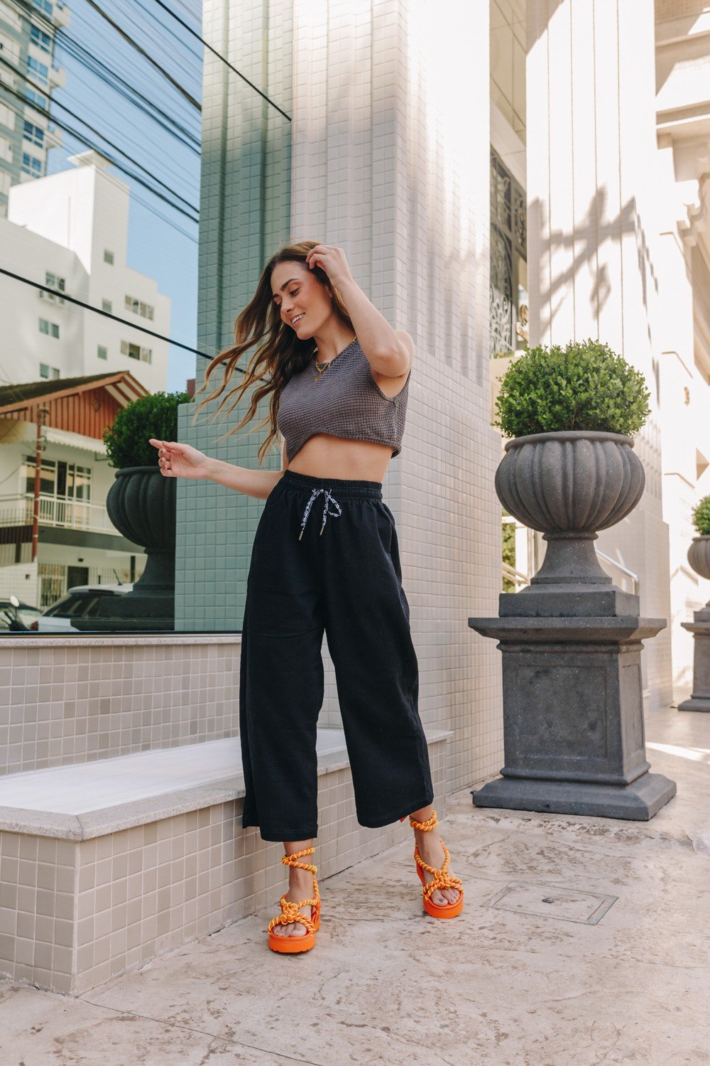 dz3911 com calca jeans feminina pantacourt fit com cordao denim zero frente crop