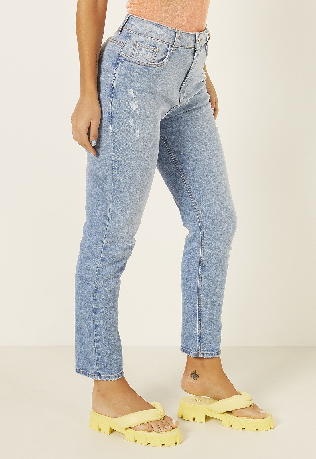 dz3955 com calca jeans feminina mom fit cigarrete denim zero lado prox