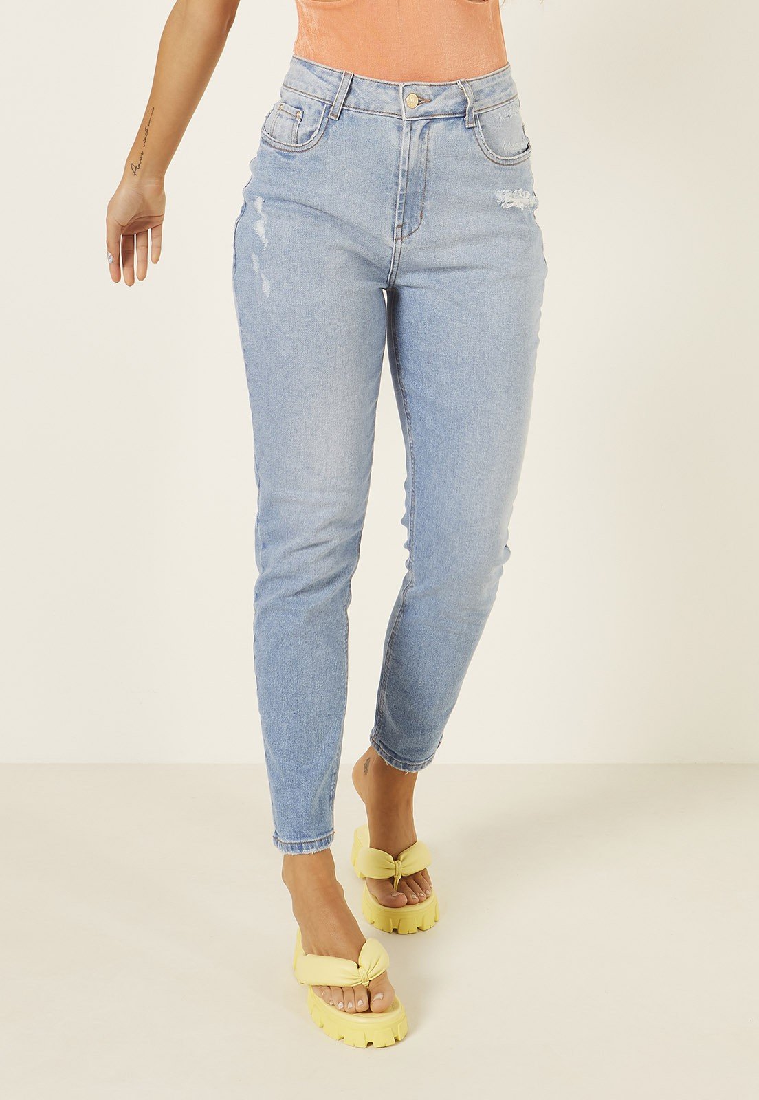 dz3955 com calca jeans feminina mom fit cigarrete denim zero frente prox