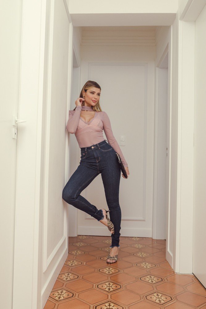 dz3979 com calca jeans feminina skinny hot pants cigarrete escura denim zero frente