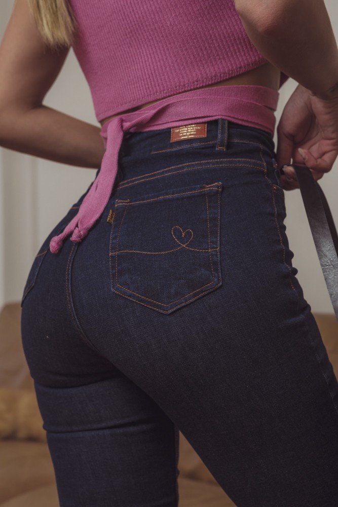 dz3984 com calca jeans feminina flare media tradicional denim zero detalhe