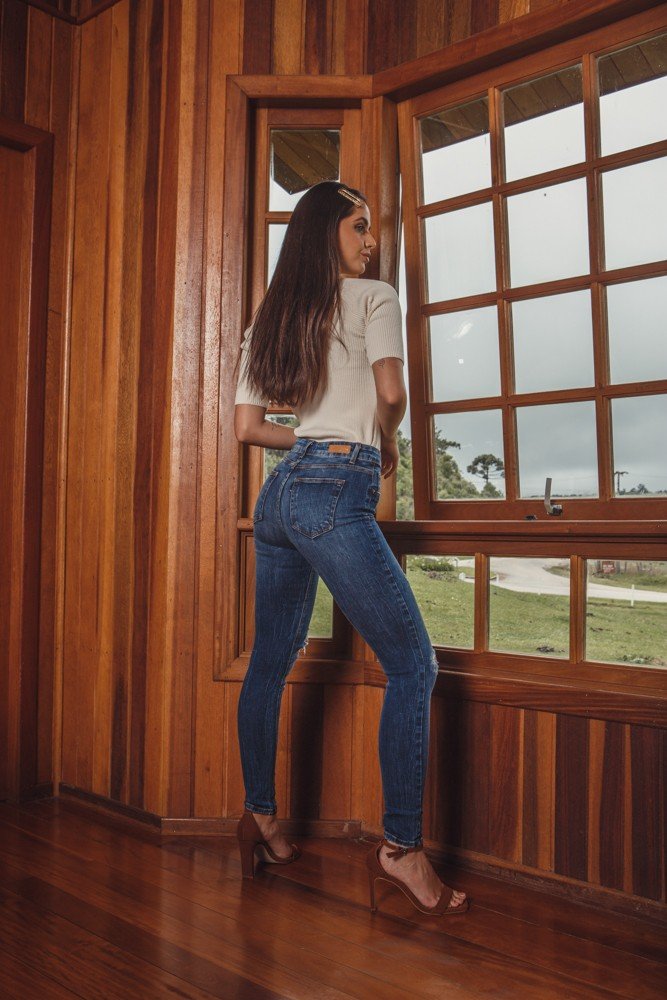 dz20000 com calca jeans feminina skinny media cigarrete com rasgos no joelho denim zero costas