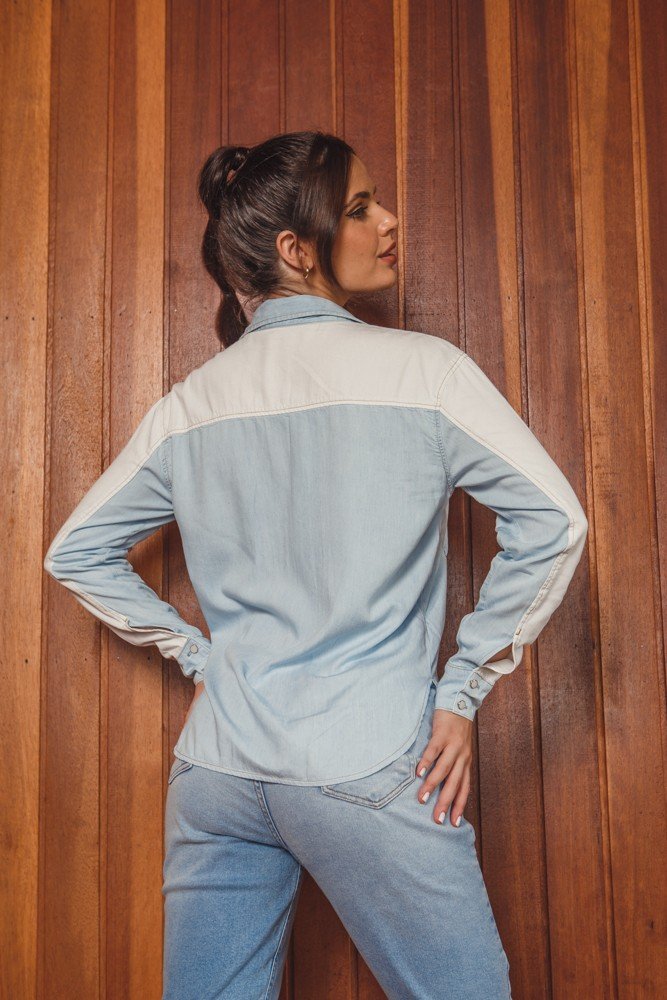 dz11164 alg camisa jeans feminina oversize two tones denim zero costas