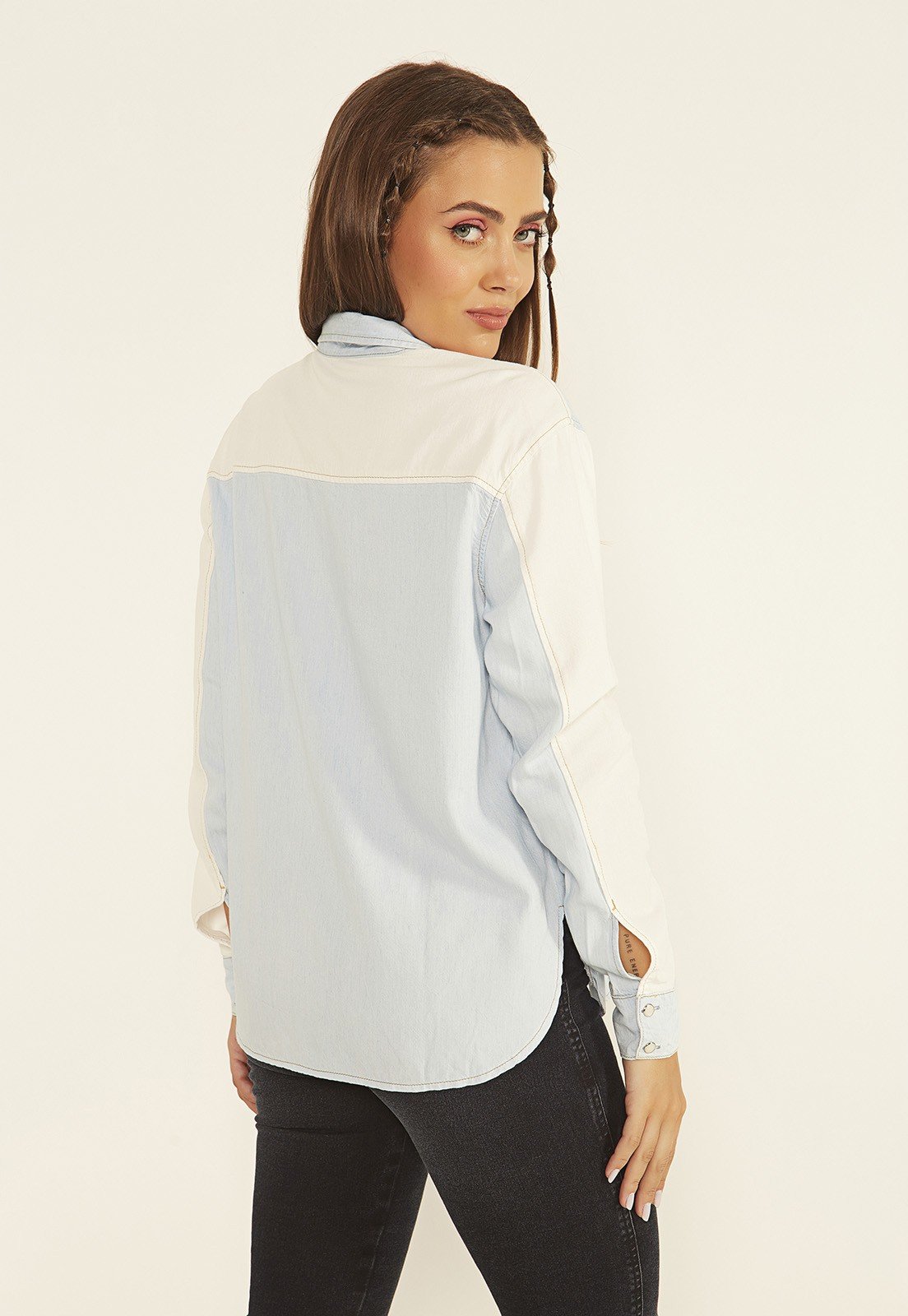 dz11164 alg camisa jeans feminina oversize two tones denim zero costas